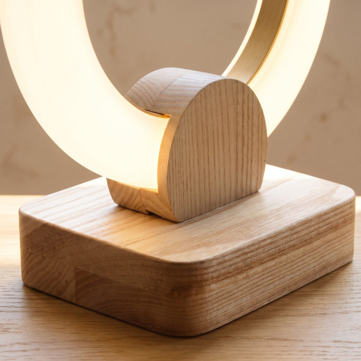 Detalle de la base de madera de Halo