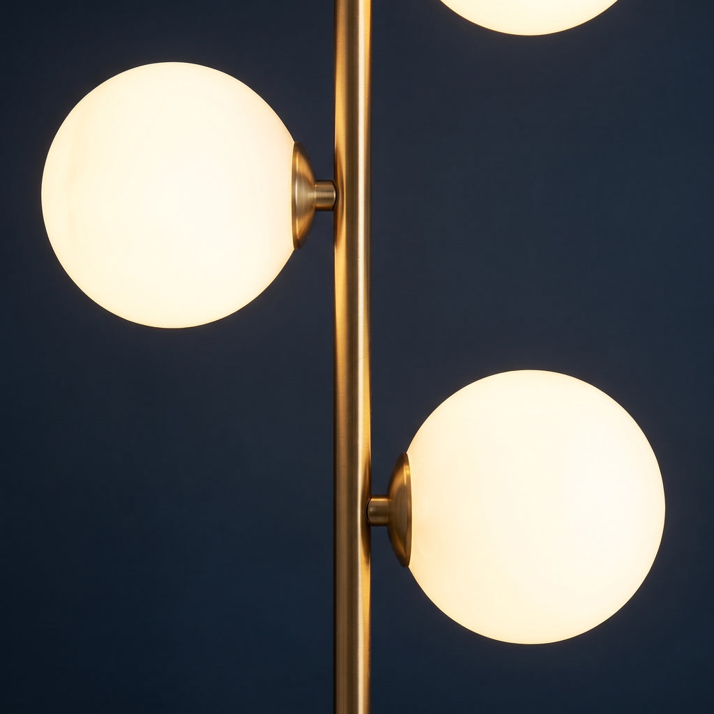 Detalle de los globos opal y la varilla dorada de Lunas